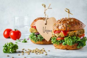 Jak wyróżnić dania wegańskie w menu restauracji? Zobacz - blog gastronomiczny Bidfood Farutex