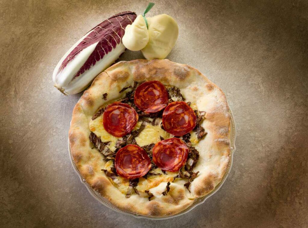 Jaki ser do pizzy wybrać? Scamorza! Sprawdź nasz przegląd serów na pizzę - blog gastronomiczny Bidfood Farutex