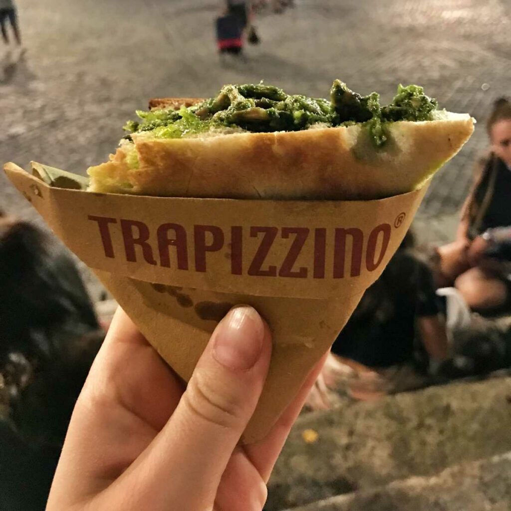 Trapizzino - włoskie połączenie kanapki i pizzy - blog gastronomiczny Bidfood Farutex